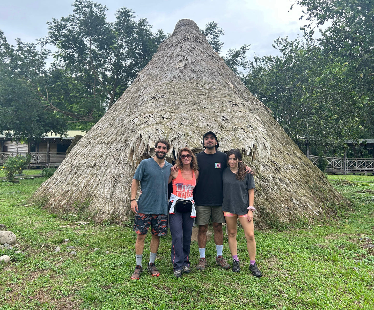 EXCURSIÓN DE DÍA COMPLETO EN LA RESERVA BRIBRI